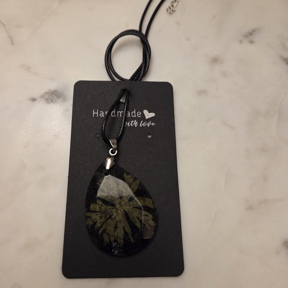 Black and Green Teardrop Pendant Necklace - Picture 2 of 2